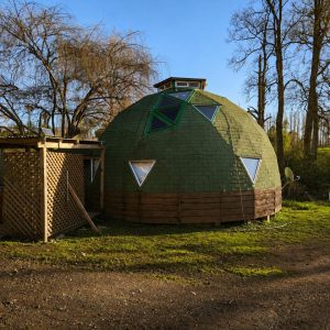 Venta parcela de 5.000 m² con domo amoblado, estero natural y entorno único a solo 8 minutos de Osorno full
