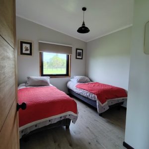 Venta Casa en Parcela 5.000 m² / 2 Dormitorios + 1 Baño / Condominio – Río Negro / Región de Los Lagos full